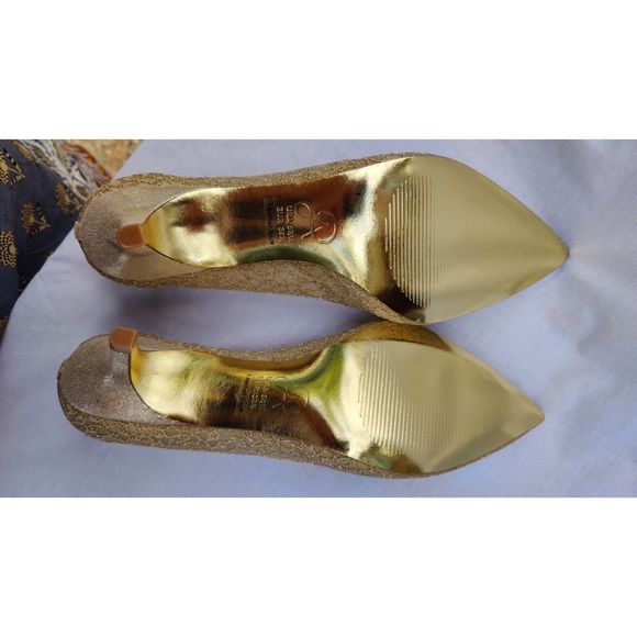 Adrianna papell Lois Lace Gold Pump . Sizes available and 11W - Picture 5 of 6
